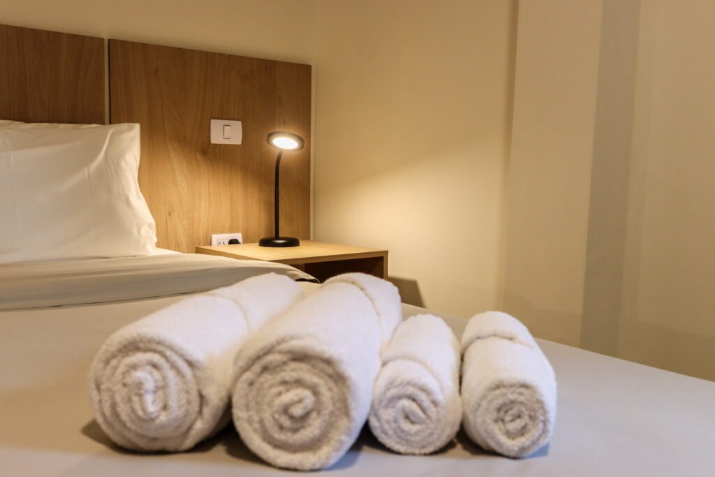 Toallas sobre la cama departamento A