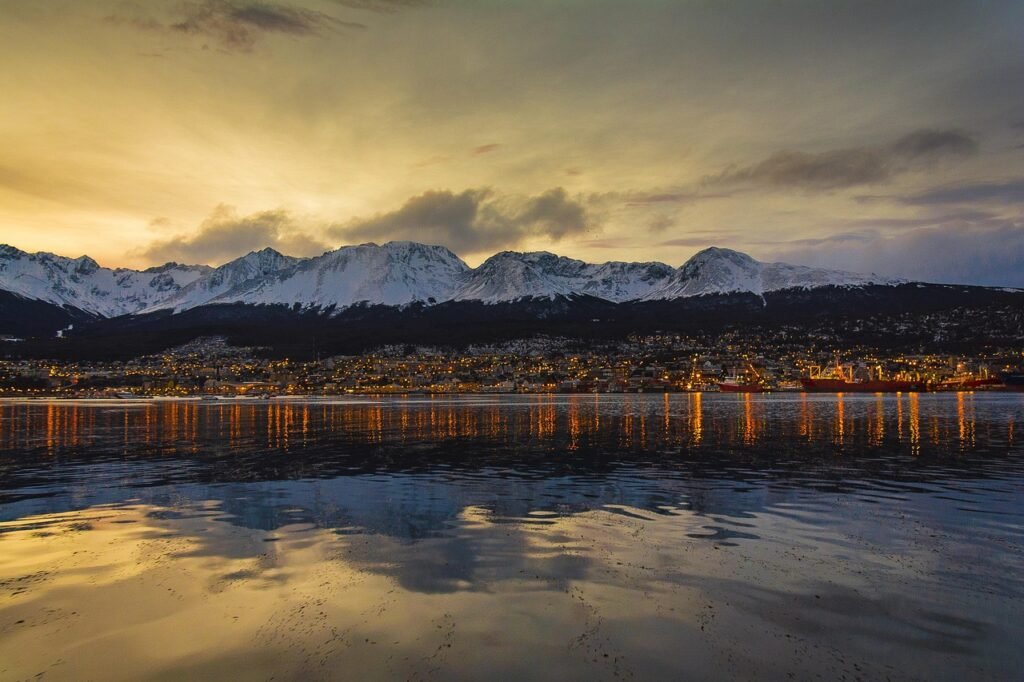 Imagen de la bahía de Ushuaia de noche